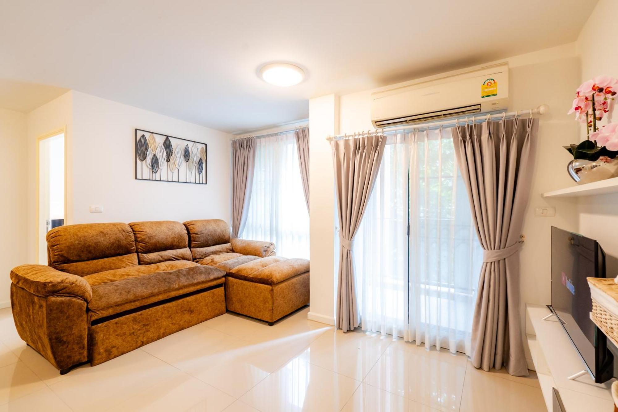 Luxury 2 Bedroom Old 168 Apartment