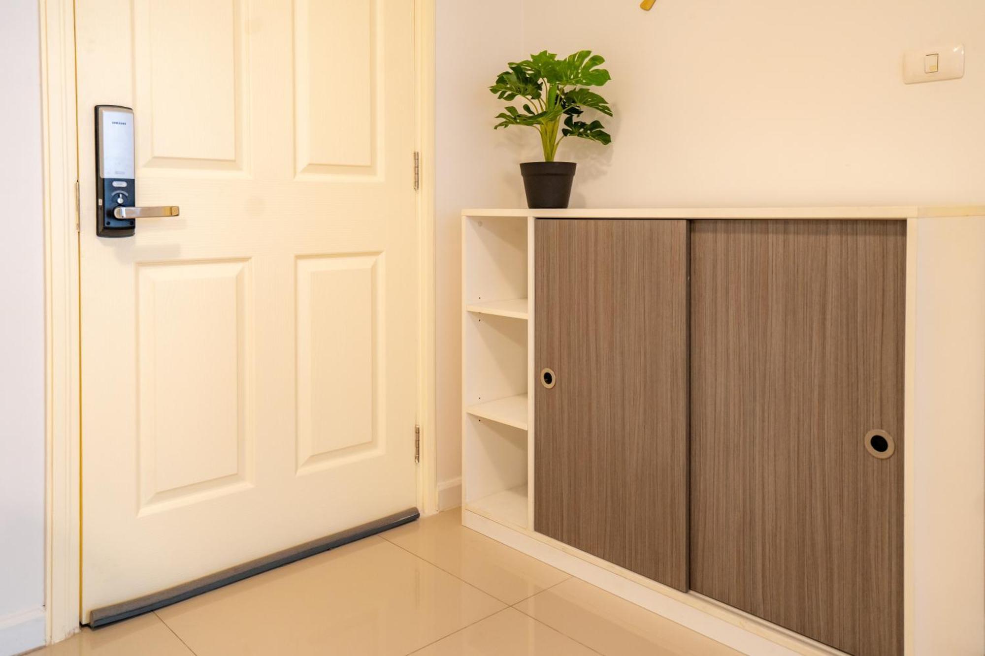 Luxury 2 Bedroom Old 168 Apartment *