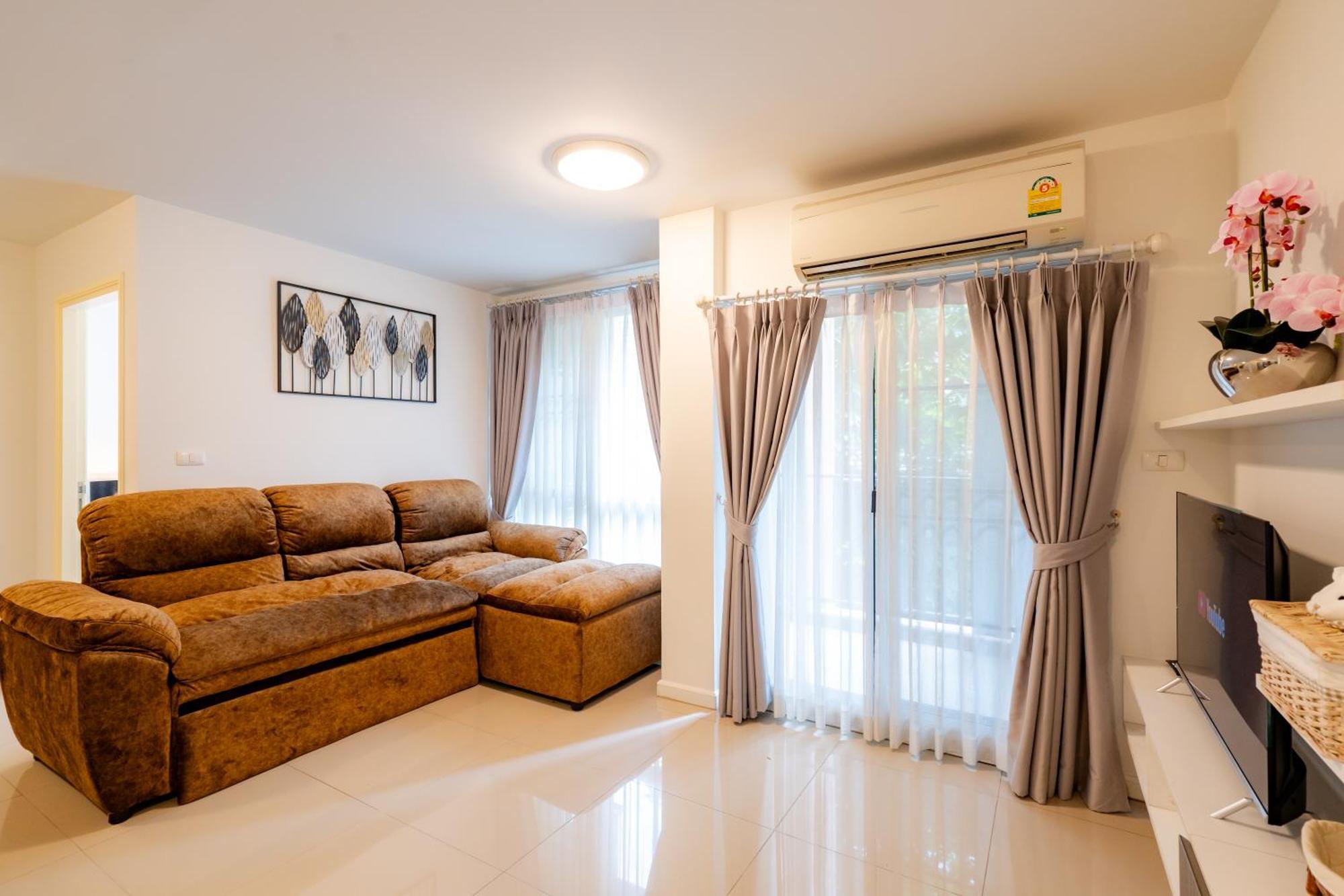 Luxury 2 Bedroom Old 168 Apartment *